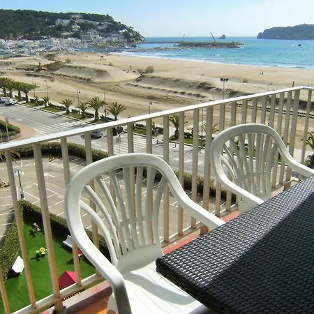 Beachfront With Pool In Spain 公寓