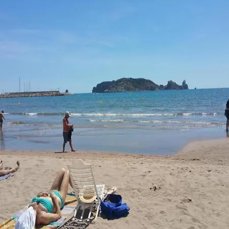 Beachfront With Pool In Spain 埃斯塔蒂特